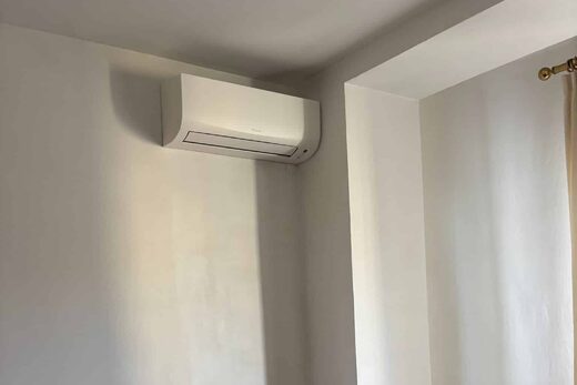 Installation d’une climatisation Daikin en appartement – Confort et intégration discrète