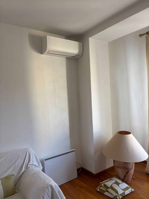 Installation&#x20;d&#x2019;une&#x20;climatisation&#x20;Daikin&#x20;en&#x20;appartement&#x20;&#x2013;&#x20;Confort&#x20;et&#x20;int&#x00E9;gration&#x20;discr&#x00E8;te