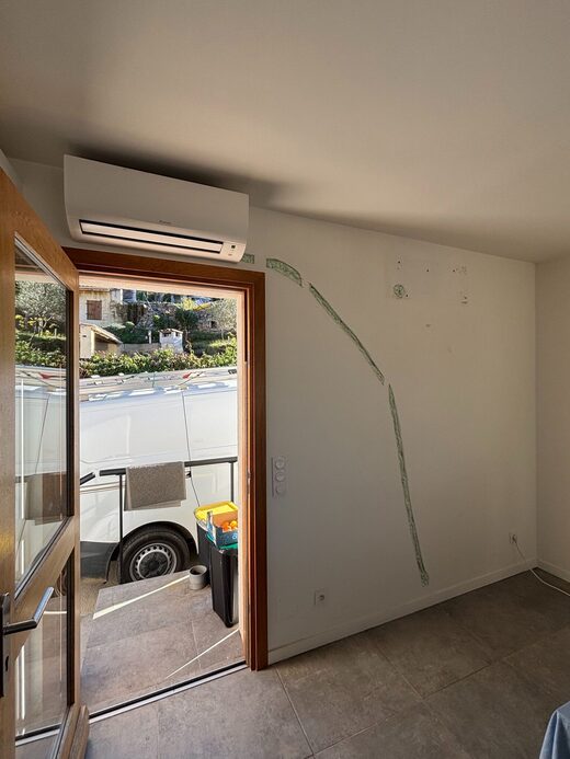Installation&#x20;d&#x2019;une&#x20;climatisation&#x20;Daikin&#x20;dans&#x20;une&#x20;maison&#x20;&#x2013;&#x20;Performance&#x20;et&#x20;discr&#x00E9;tion